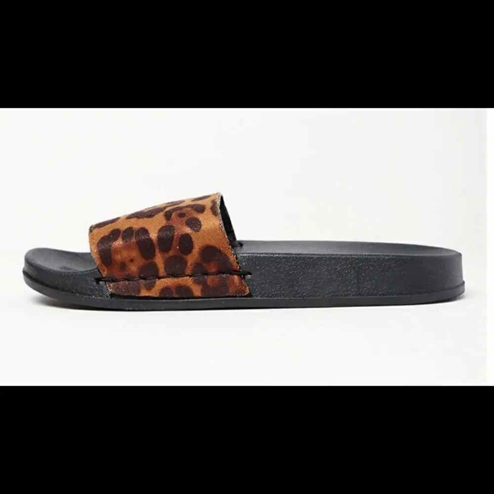 Leopard printed flat sandals